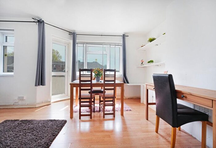 2 Bedroom Flat To Rent In Pynfolds, Jamaica Road, SE16