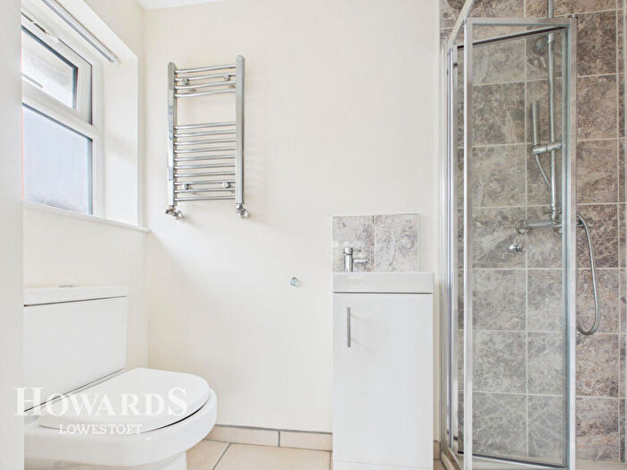 3 Bedroom Detached Bungalow For Sale In Clover Way, Gunton, NR32