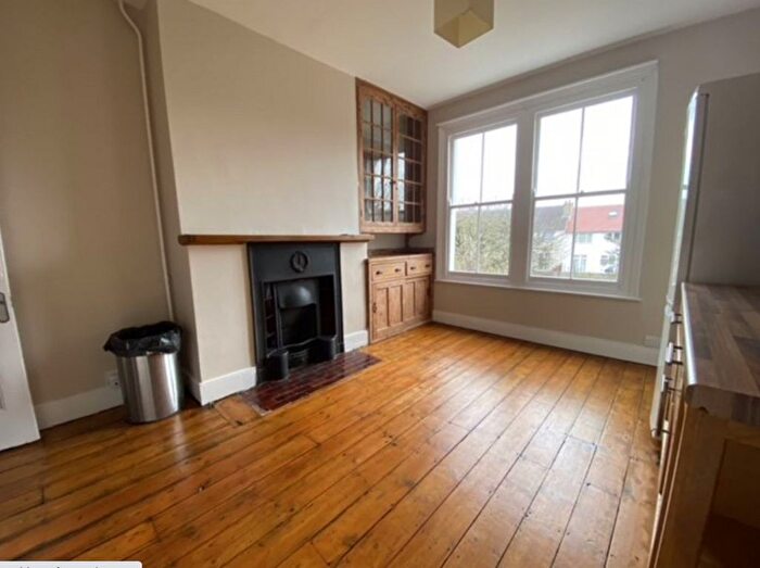 3 Bedroom Maisonette To Rent In Glencairn Road, London, SW16
