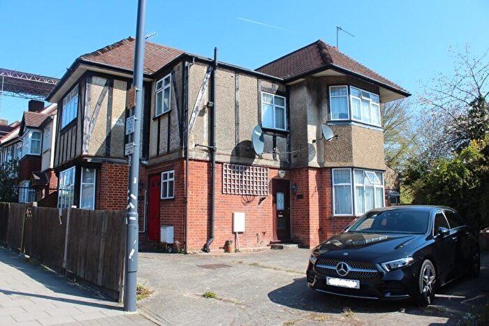 2 Bedroom Ground Maisonette To Rent In High Road, Harrow Weald, HA3