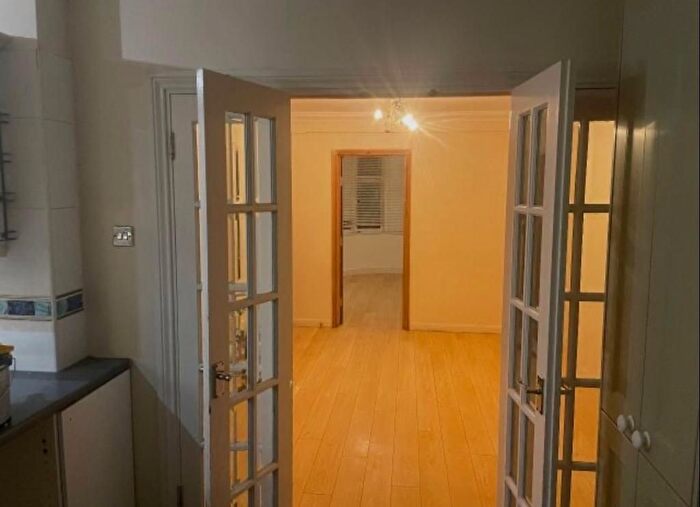4 Bedroom Semi-Detached House To Rent In Brian Road, Romford, London, RM6