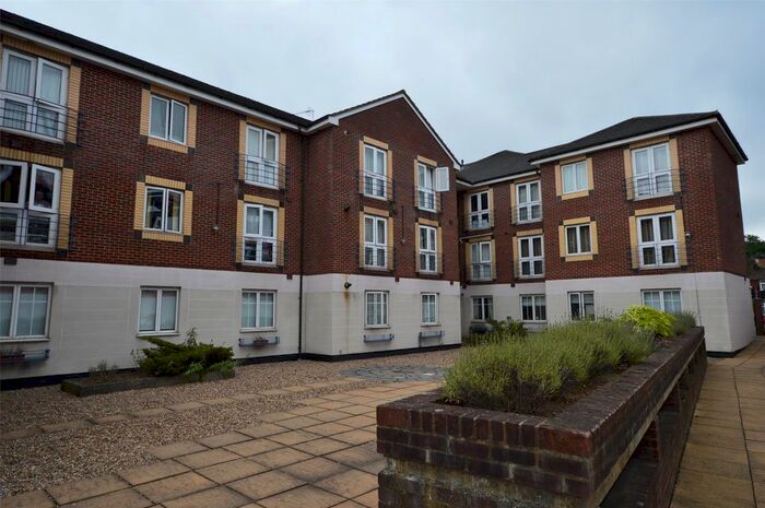 2 Bedroom Flat To Rent In Brighton Road, Purley, Surrey CR8