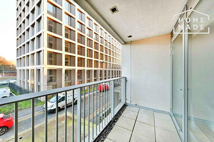 1 Bedroom Flat To Rent In Broadside, M4