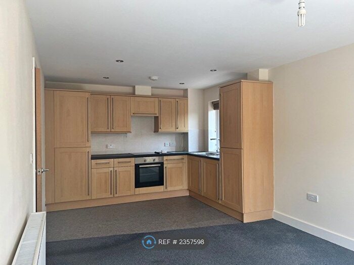 2 Bedroom Flat To Rent In Highcliffe House, Highcliffe, Christchurch, BH23