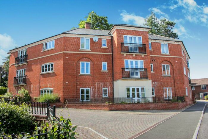 2 Bedroom Apartment To Rent In Marnhull Rise, Winchester, SO22