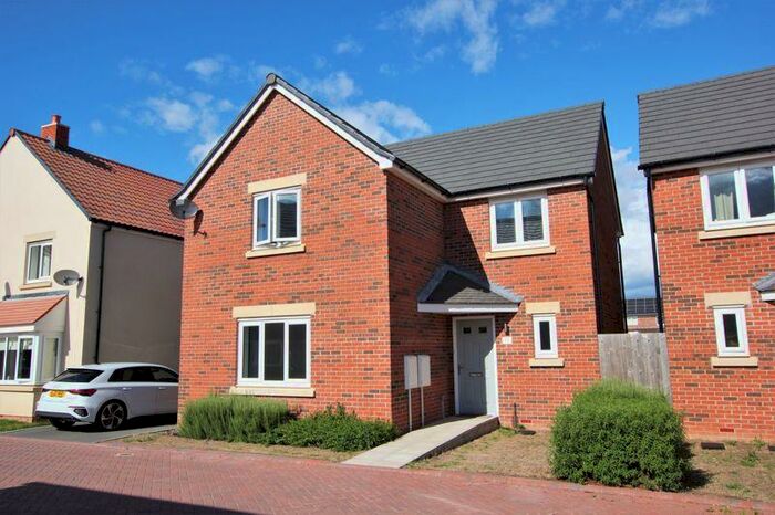 4 Bedroom House To Rent In Rennie Crescent, Melksham, SN12
