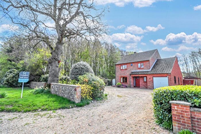 3 Bedroom Detached House For Sale In Croxton Road, Fulmodestone, NR21