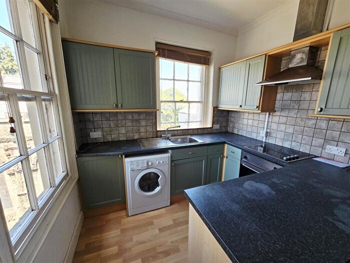 3 Bedroom Flat For Sale In Church Stile, Launceston, PL15