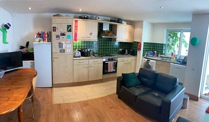 6 Bedroom Semi-Detached House To Rent In Tabley Road, Holloway, Islington, North London, N7