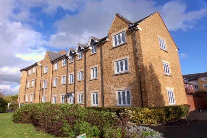 2 Bedroom Flat To Rent In Paulls Close, Martock, TA12