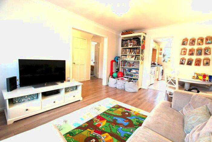 2 Bedroom Maisonette To Rent In Shooters Road, Enfield, EN2