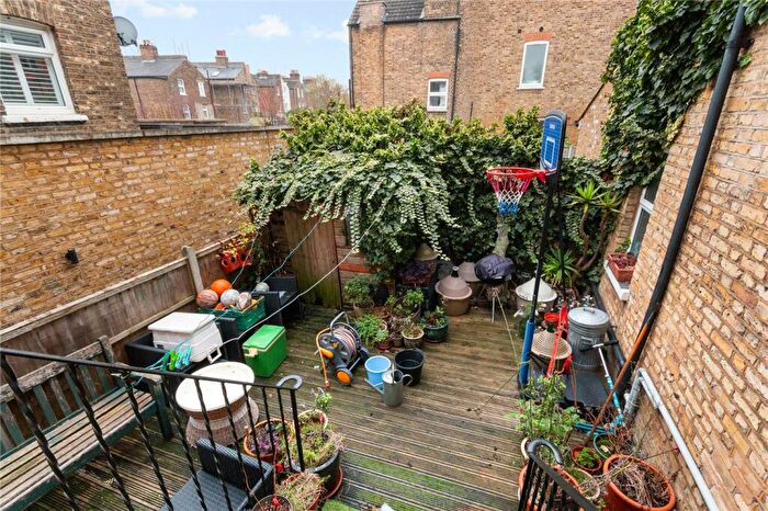 2 Bedroom Apartment For Sale In Dodbrooke Road, West Norwood, London, SE27