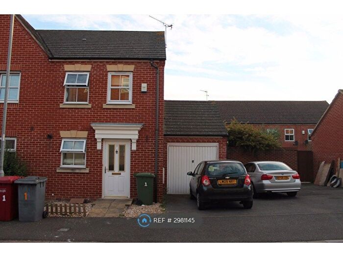 2 Bedroom Semi-Detached House To Rent In Gilbert Way, Slough, SL3