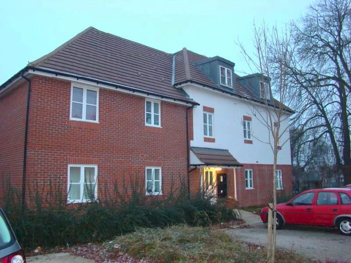 2 Bedroom Flat To Rent In Reid Close, Hayes, Middlesex UB3