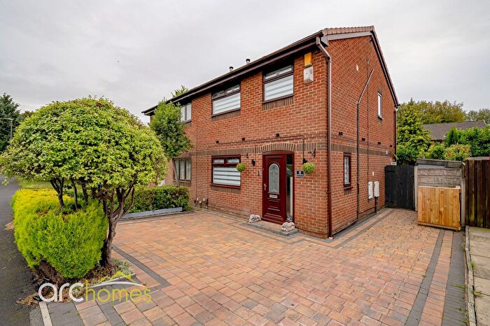 3 Bedroom Semi-Detached House For Sale In Carr Brook Drive, Atherton, M46