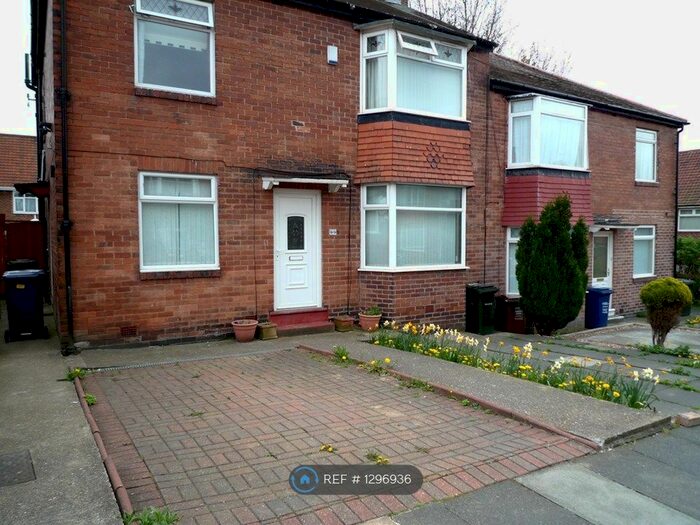 2 Bedroom Flat To Rent In Angerton Gardens, Newcastle Upon Tyne NE5