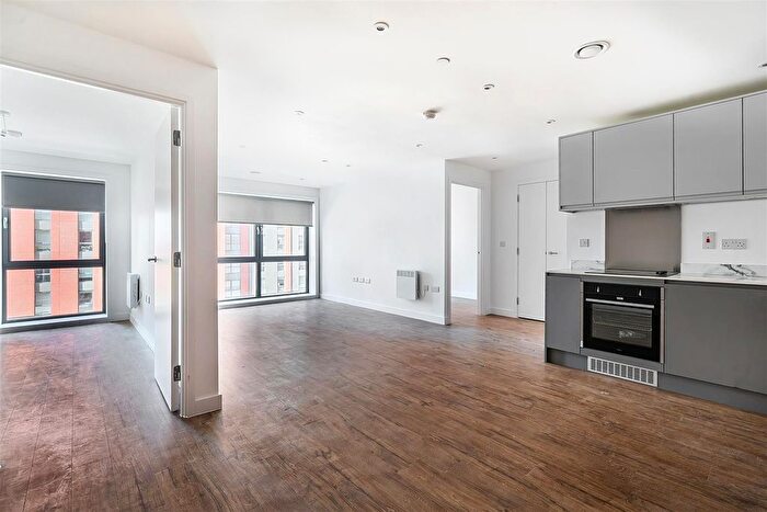 2 Bedroom Flat To Rent In Phoenix, Saxton Lane, Leeds, LS9