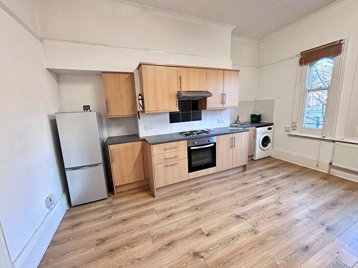 1 Bedroom Flat To Rent In Princes Avenue, Hull, HU5