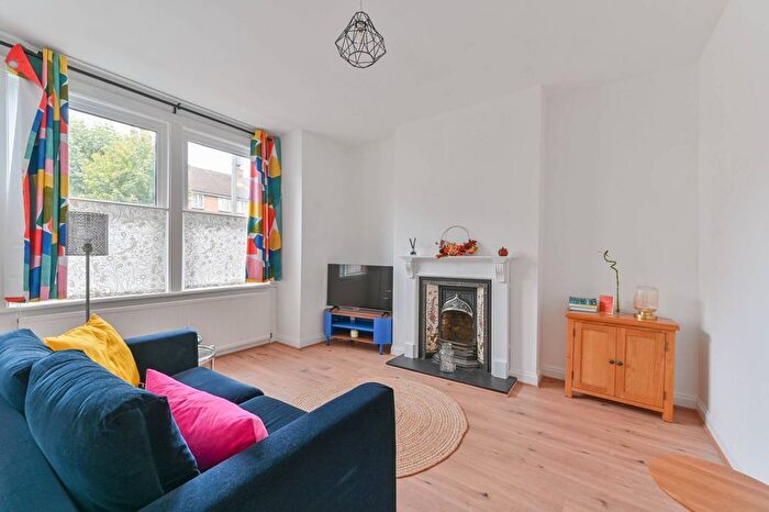 2 Bedroom Maisonette For Sale In Southcroft Road, Furzedown, London, SW17