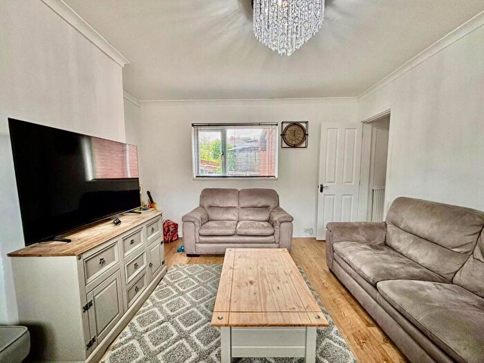 3 Bedroom Semi-Detached House For Sale In Highstone Vale, Barnsley, S70