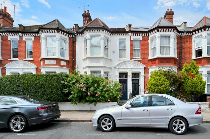 5 Bedroom Terraced House To Rent In Pennard Road, Shepherds Bush, W12