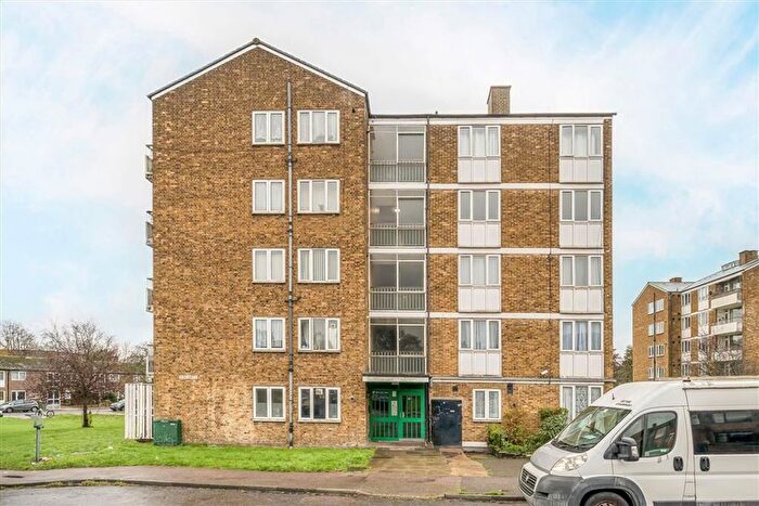 2 Bedroom Flat For Sale In Casterbridge Road, Blackheath, SE3