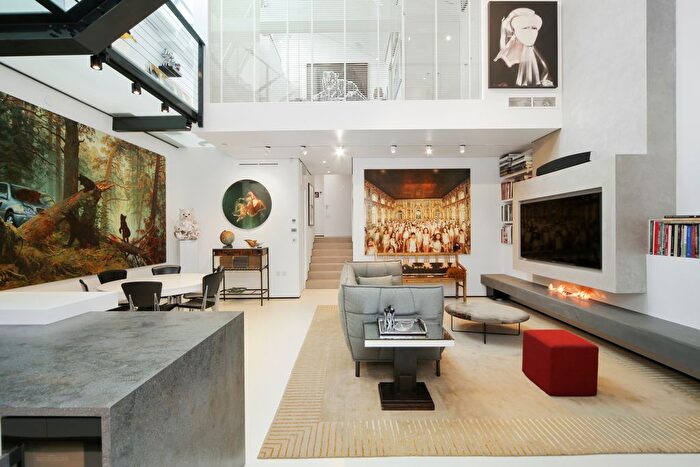 3 Bedroom Flat To Rent In Flood Street, London, SW3