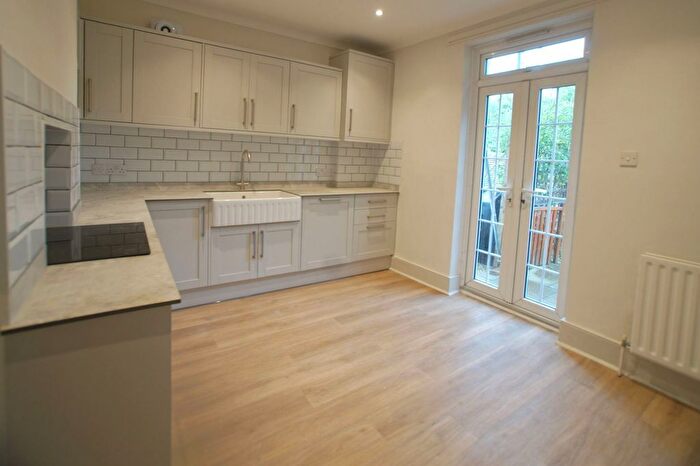 2 Bedroom Flat To Rent In Waldron Road, London, SW18