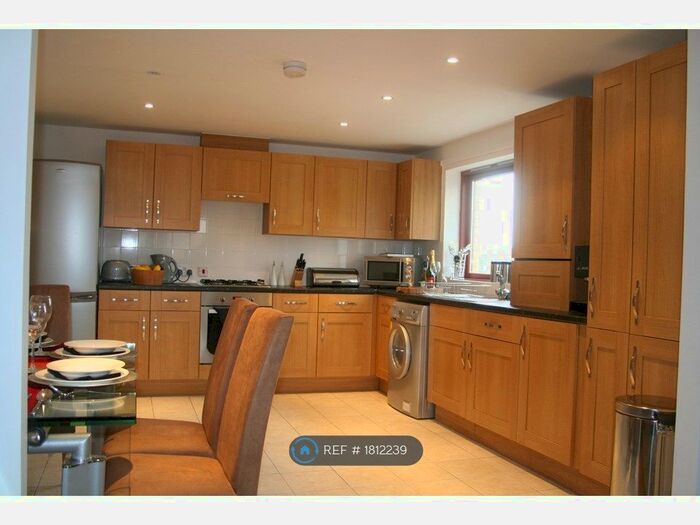 3 Bedroom Flat To Rent In Kenninghall Road, London, E5