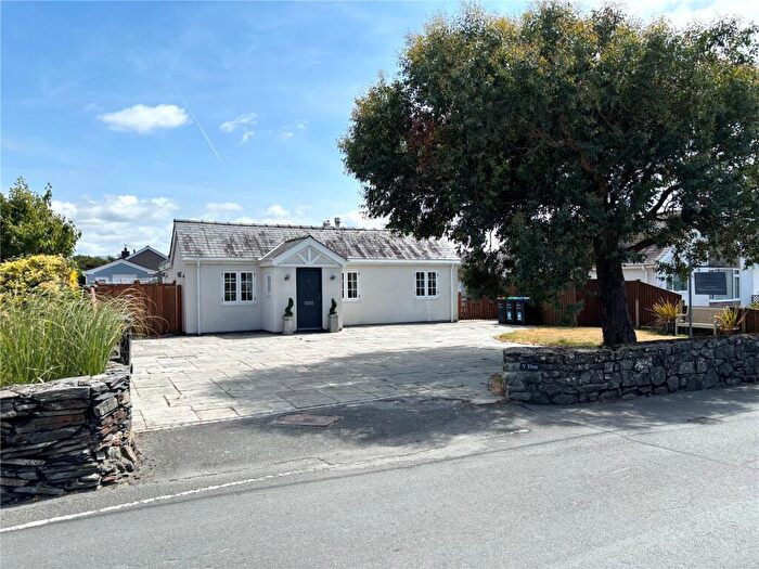 3 Bedroom Bungalow For Sale In Beach Road, Morfa Bychan, Porthmadog, Gwynedd, LL49