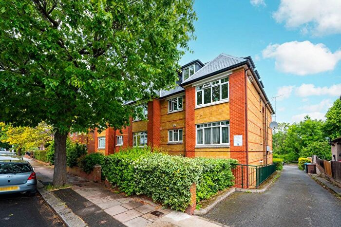 1 Bedroom Flat For Sale In Dukes Avenue, New Malden, KT3