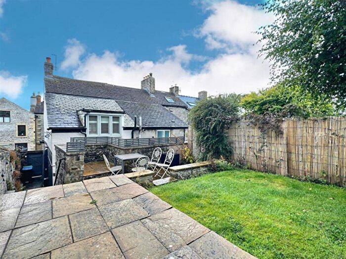 2 Bedroom Cottage To Rent In High Street, Tideswell, SK17