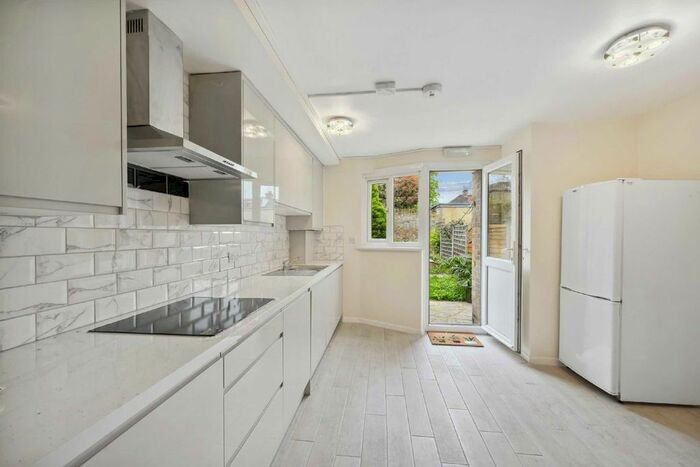 4 Bedroom Property To Rent In Buckingham Close, London, W5