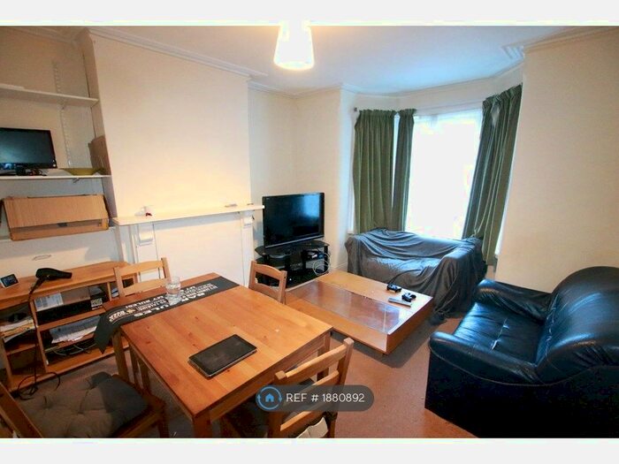 4 Bedroom Terraced House To Rent In Donnington Road, Reading, RG1