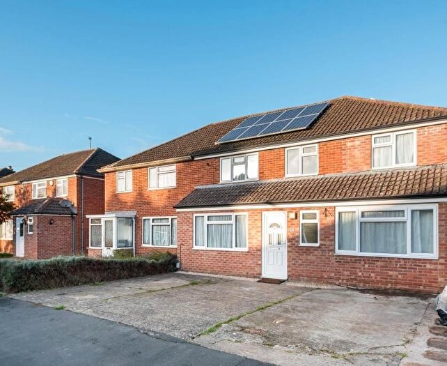 6 Bedroom Semi Detached House To Rent In Lock Crescent, Kidlington, OX5