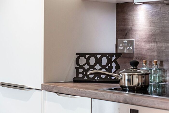 2 Bedroom Flat To Rent In Tudor Grove, London, E9