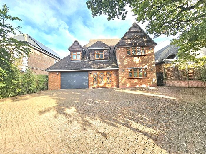 4 Bedroom Detached House To Rent In Ardleigh Green Road, Hornchurch, RM11