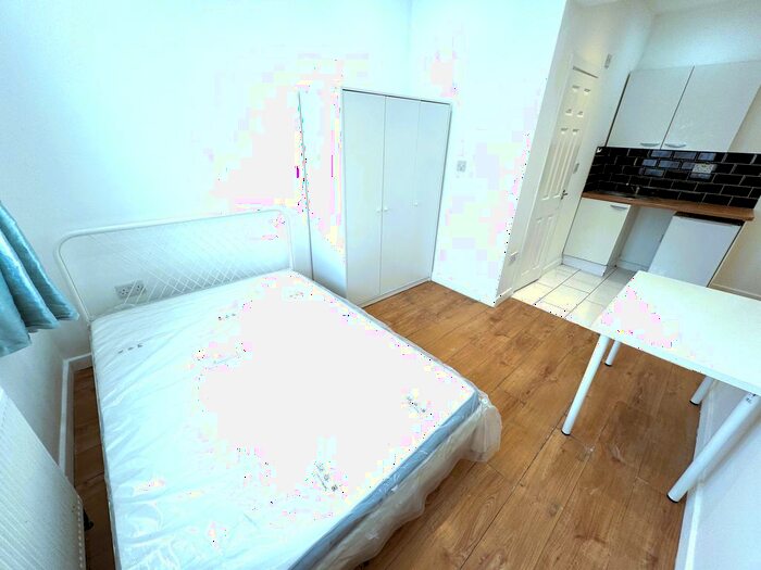 Studio To Rent In Ilford Lane, Ilford, IG1