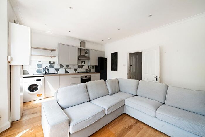 2 Bedroom Property To Rent In Leigham Vale, London, SW16