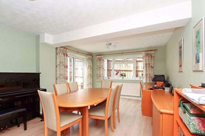 4 Bedroom Detached House For Sale In Thorntree Drive, Tring, HP23