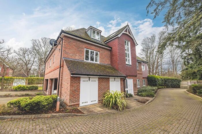 2 Bedroom Flat For Sale In Equus Close, Gerrards Cross, SL9