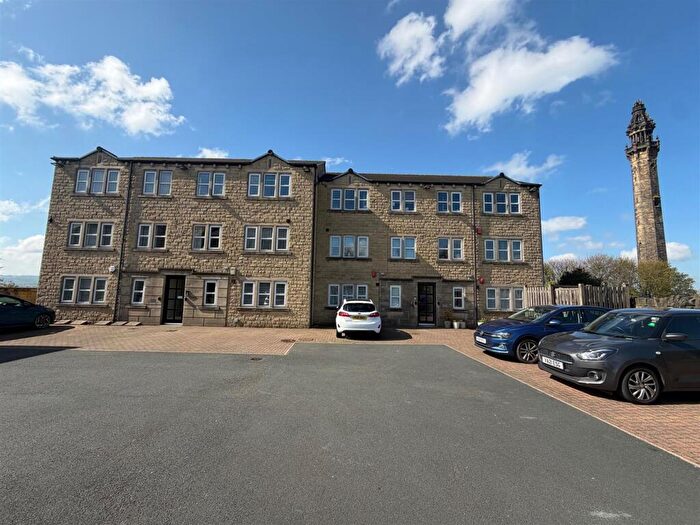 3 Bedroom Flat For Sale In Delph Brow, Savile Park, Skircoat Moor Road, HX3