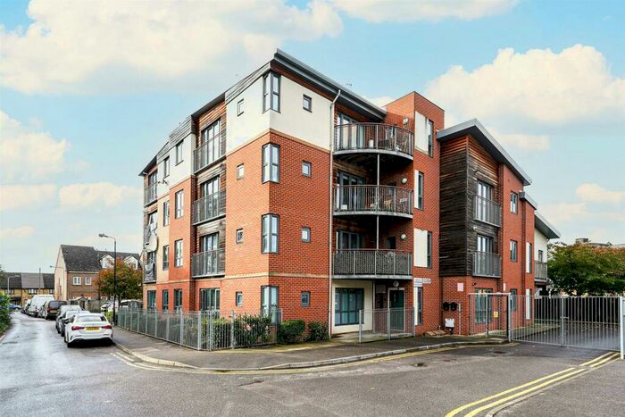 2 Bedroom Flat To Rent In Stephenson Road, Walthamstow, E17