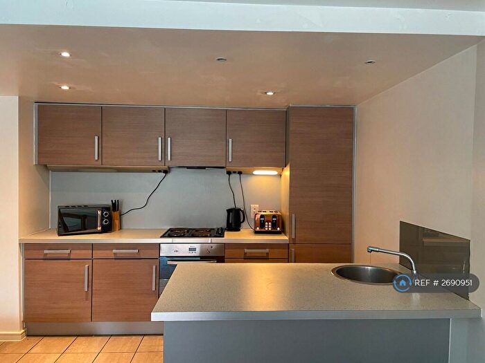 2 Bedroom Flat To Rent In East Street, Leeds, LS9