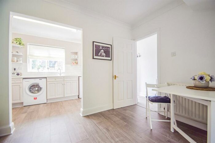 2 Bedroom Terraced House To Rent In Palatine Road, London, N16