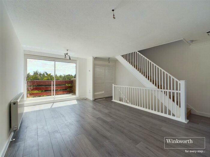 4 Bedroom Town House To Rent In Blackwell Close, Harrow, HA3