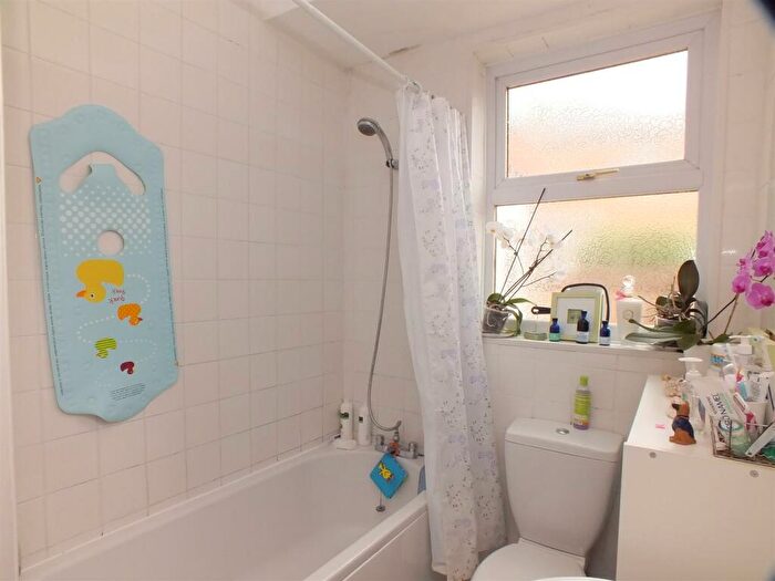 2 Bedroom Flat To Rent In Ancona Road, Kensal Green, NW10