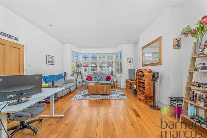 2 Bedroom Flat To Rent In Queens Avenue, Whetstone, London, N20