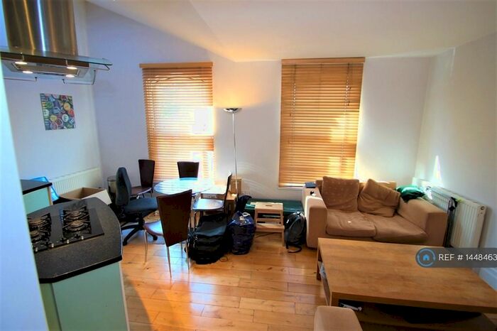 2 Bedroom Flat To Rent In Kennington Lane, London, SE11