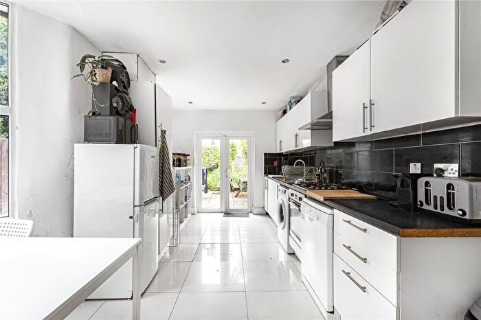 4 Bedroom Terraced House To Rent In Trehurst Street, Hackney, London, E5